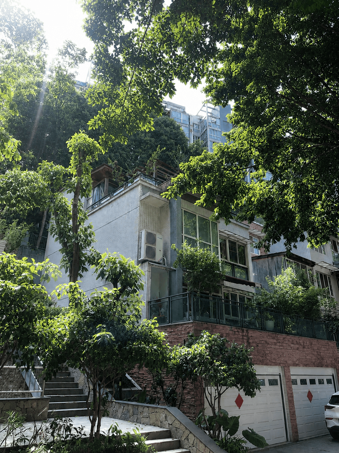 楚雄岛居岁月从容升级：小小岛老别墅加装蒂升悦行款电梯